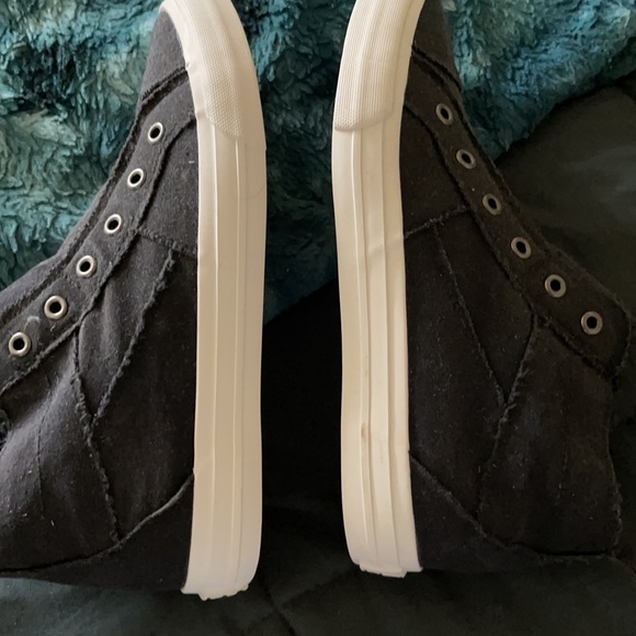 Blowfish brand black sneakers - Picture 3 of 3